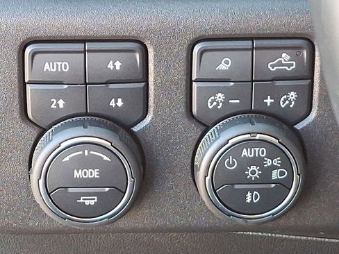 Used 2024 Chevrolet Silverado 1500 LT Trail Boss w/ LT Trail Boss Premium Package image 24