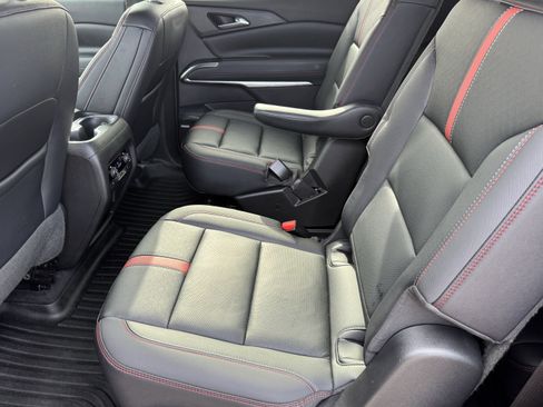 Used 2024 Chevrolet Traverse RS image 11