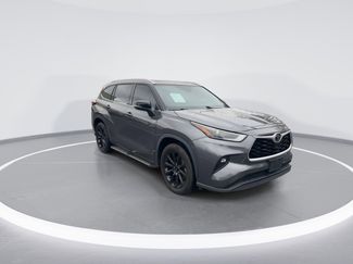 Used 2022 Toyota Highlander XLE video 2