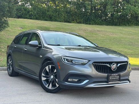 Used 2019 Buick Regal Essence w/ Driver Confidence Package I AWD/4WD image 2