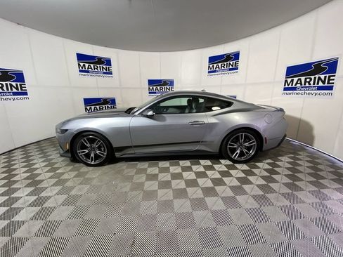 Used 2025 Ford Mustang Premium RWD image 10