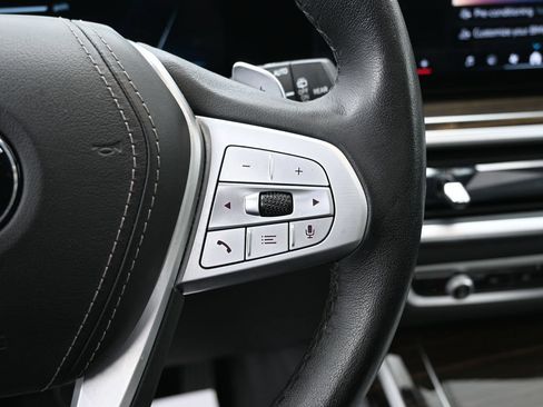 Used 2025 BMW X7 xDrive40i AWD/4WD image 19