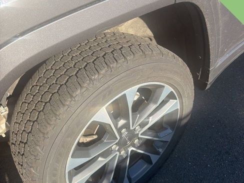 Certified 2022 Jeep Grand Cherokee L Overland w/ Luxury Tech Group IV AWD/4WD image 14