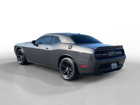 Used 2021 Dodge Challenger SXT image 3