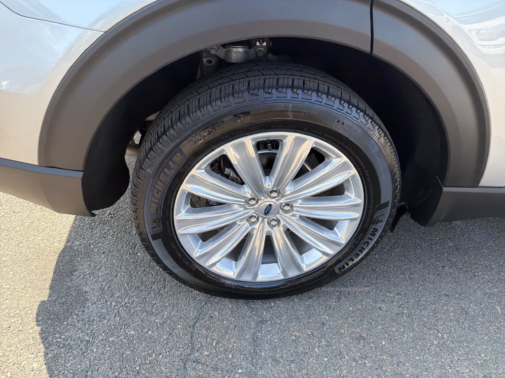 Used 2024 Ford Explorer Limited w/ Equipment Group 301A AWD/4WD image 33