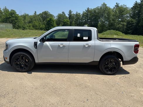 New 2025 Ford Maverick Lariat w/ Black Appearance Package image 4