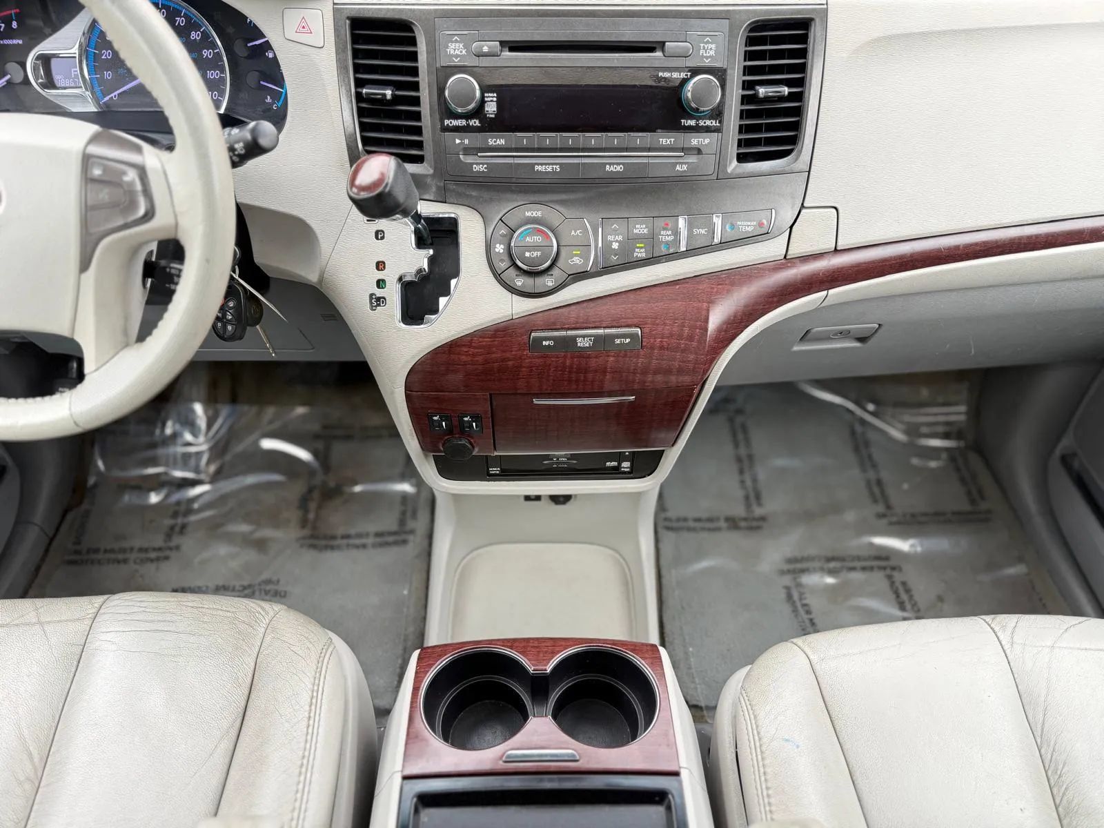 Used 2011 Toyota Sienna XLE w/ Entertainment Pkg FWD image 18