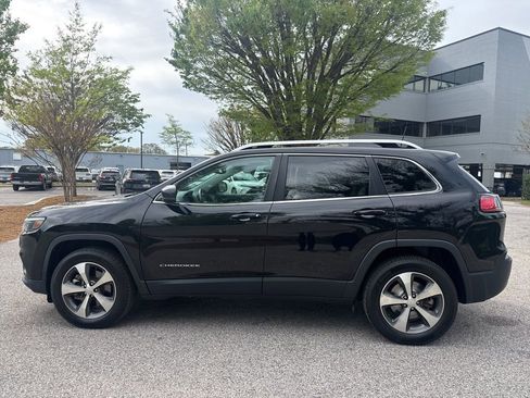 Used 2021 Jeep Cherokee Limited w/ Elite Package AWD/4WD image 6