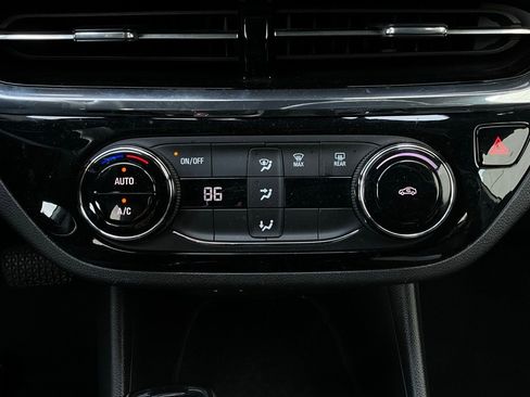 Used 2025 Buick Envista Sport Touring image 26