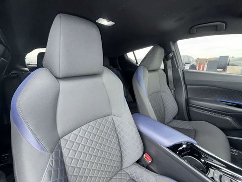 Used 2021 Toyota C-HR XLE FWD image 27