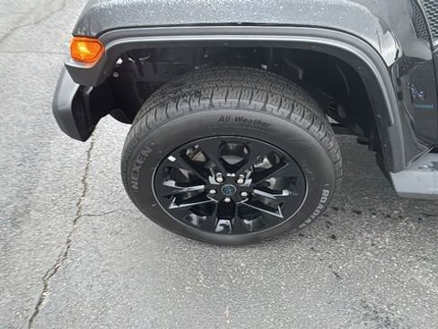 Used 2025 Jeep Wrangler Unlimited Sahara image 36