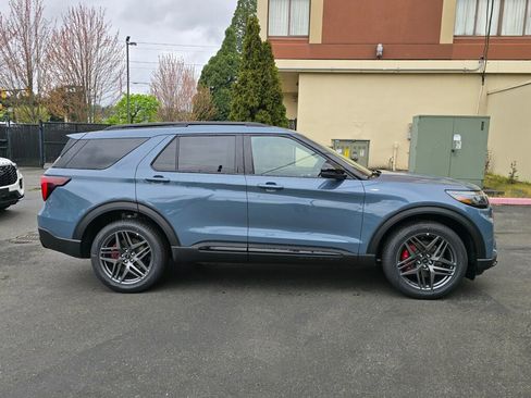 New 2026 Ford Explorer ST-Line w/ ST-Line Street Pack AWD/4WD image 4