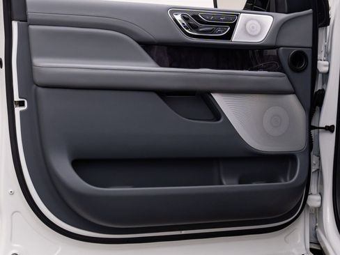 Used 2021 Lincoln Navigator Reserve w/ Luxury Package image 15