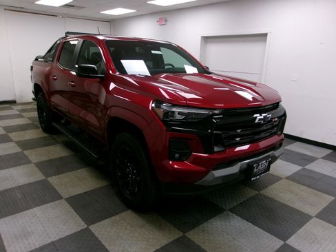 Used 2026 Chevrolet Colorado Z71 w/ Midnight Edition AWD/4WD image 2