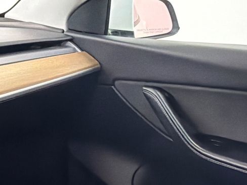 Used 2021 Tesla Model Y Long Range image 31