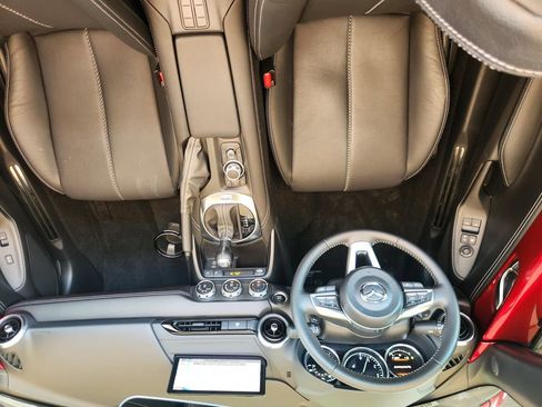 Used 2025 MAZDA MX-5 Miata RF Grand Touring RWD image 25