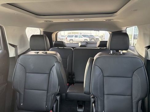 Used 2021 Chevrolet Traverse High Country image 12