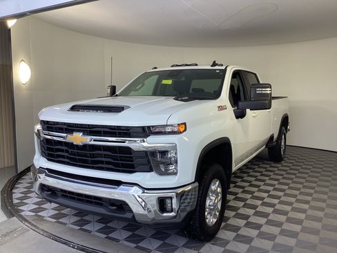 Used 2024 Chevrolet Silverado 3500 LT w/ All Star Edition image 3