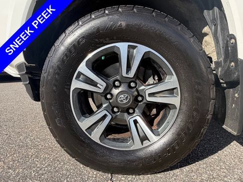 Used 2018 Toyota Tacoma TRD Sport w/ Technology Package AWD/4WD image 15