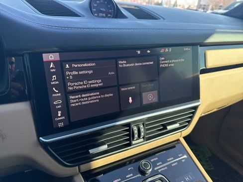 Used 2021 Porsche Cayenne Turbo image 19