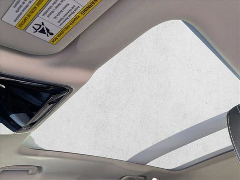 Used 2018 Land Rover Range Rover Velar S image 16