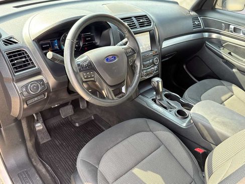 Used 2018 Ford Explorer XLT w/ XLT Technology Feature Bundle FWD image 2
