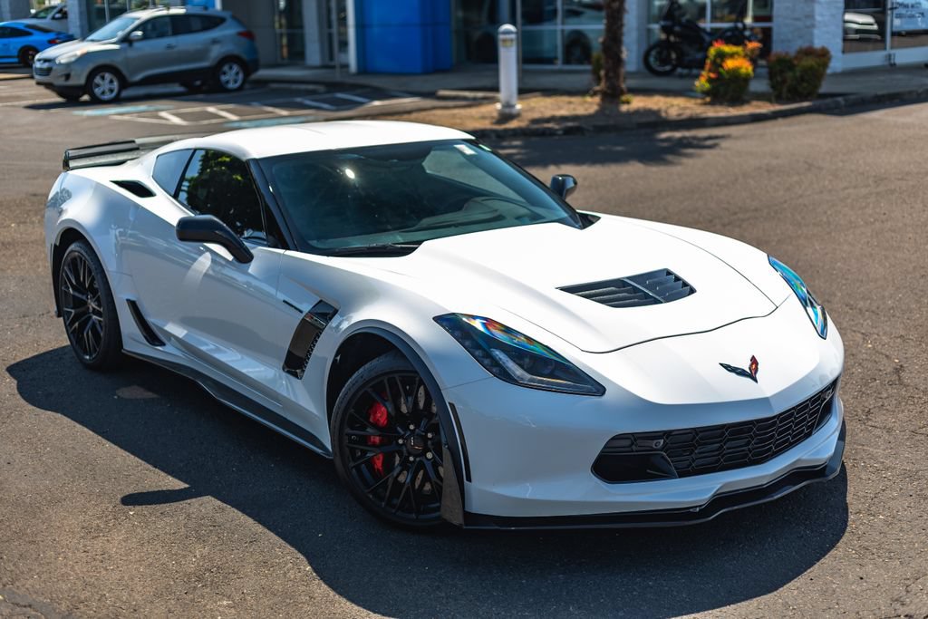 Used 2016 Chevrolet Corvette Z06 w/ 3LZ Preferred Equipment Group RWD image 2