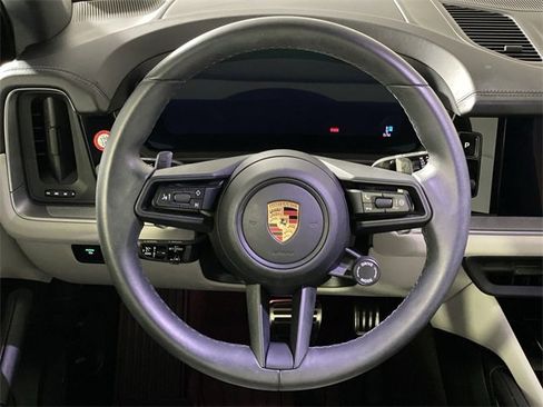 Used 2024 Porsche Cayenne S image 16