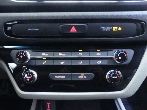 Used 2019 Kia Sedona EX FWD image 16