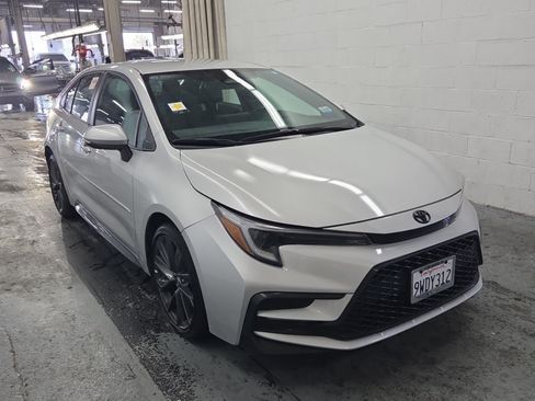 Used 2024 Toyota Corolla SE FWD image 2