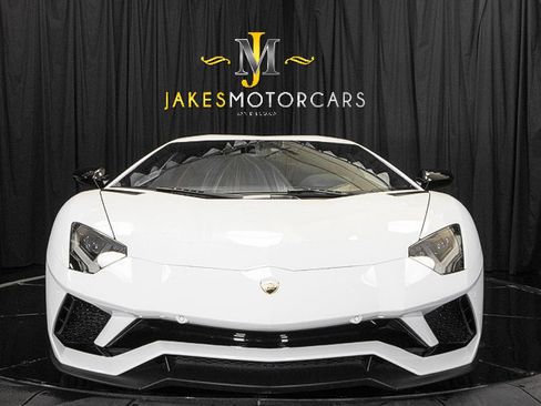 Used 2017 Lamborghini Aventador S image 22