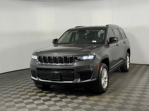 Used 2023 Jeep Grand Cherokee L Laredo RWD image 3