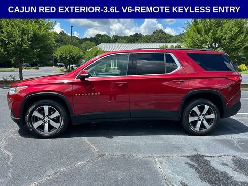 Used 2020 Chevrolet Traverse LT w/ LT Premium Package FWD image 11
