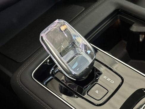 Certified 2025 Volvo XC90 B6 Core w/ Climate Package image 24