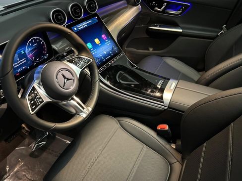 Used 2026 Mercedes-Benz GLC 300 image 4