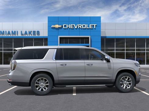 New 2025 Chevrolet Suburban Premier image 5