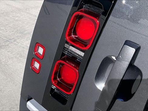 Used 2025 Land Rover Defender 110 S image 31