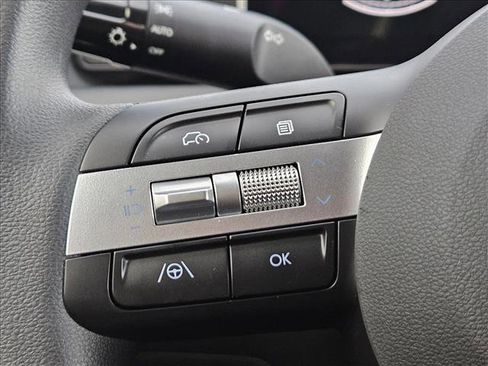 Used 2025 Hyundai Santa Cruz SE FWD image 16