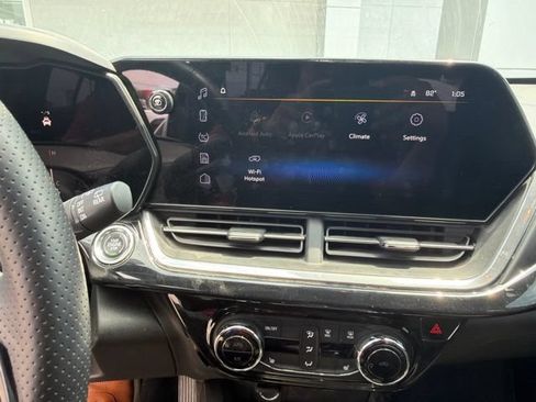 Used 2025 Chevrolet Trax RS w/ Sunroof Package FWD image 45