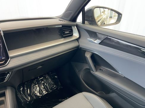 New 2026 Volkswagen Tiguan SE R-Line image 28