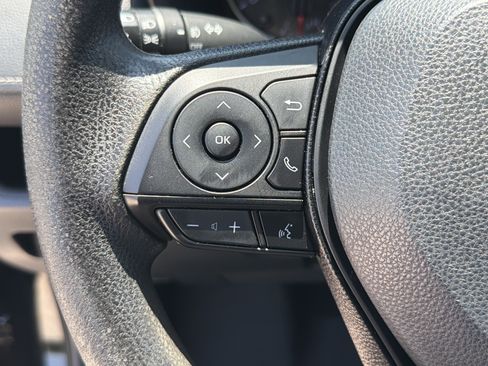 Used 2021 Toyota RAV4 XLE AWD/4WD image 19
