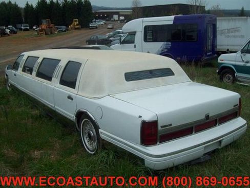 Used 1996 Lincoln Town Car Executive RWD image 3