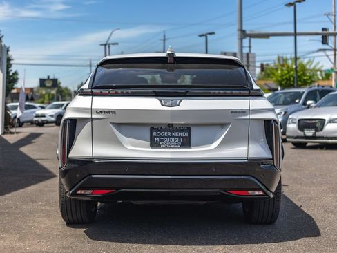Used 2024 Cadillac Lyriq Luxury RWD image 8