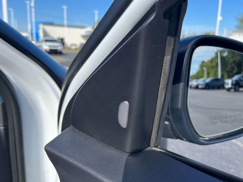 Used 2023 Nissan Kicks SR image 15