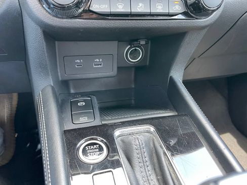 Used 2024 Nissan Kicks SR w/ SR Premium Package FWD image 12