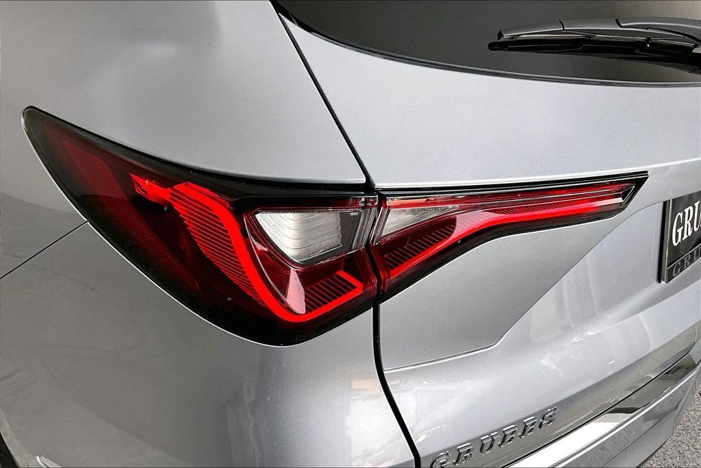 Certified 2026 Acura MDX w/ Technology Package FWD image 36