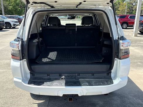 Used 2022 Toyota 4Runner SR5 Premium w/ Moonroof Package AWD/4WD image 32