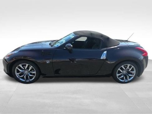Used 2010 Nissan 370Z Touring RWD image 6