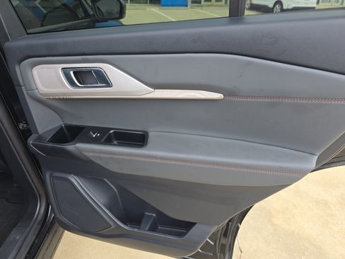 Used 2025 Ford Explorer Active w/ Active Comfort Package image 19