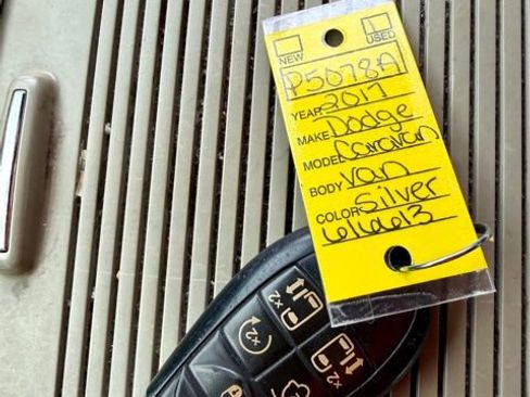 Used 2017 Dodge Grand Caravan SXT image 37